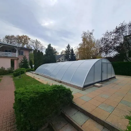 1 Haloszobas Apartman *