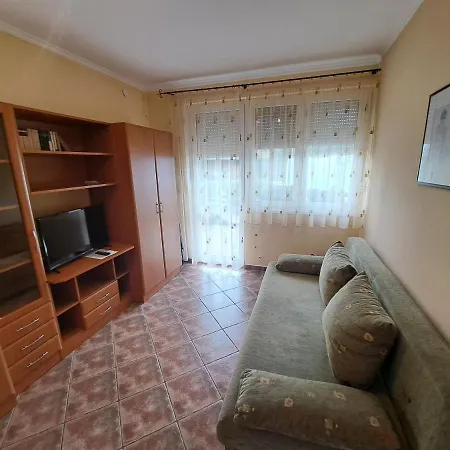 1 Haloszobas Apartman Apartment *